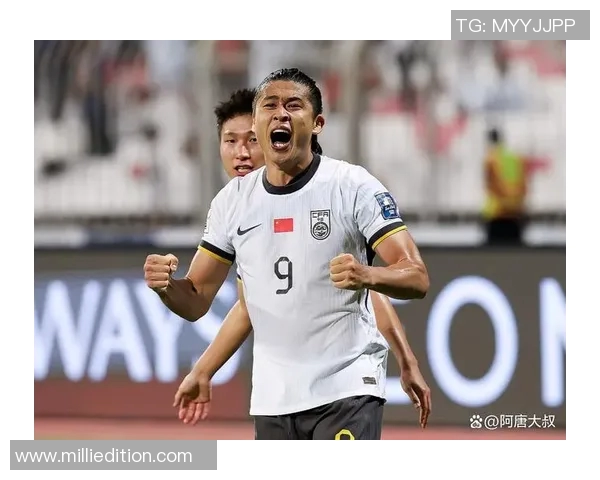 足球球星在比赛中遭对抗撞击掉牙比赛场面震撼球迷纷纷为其捏把汗